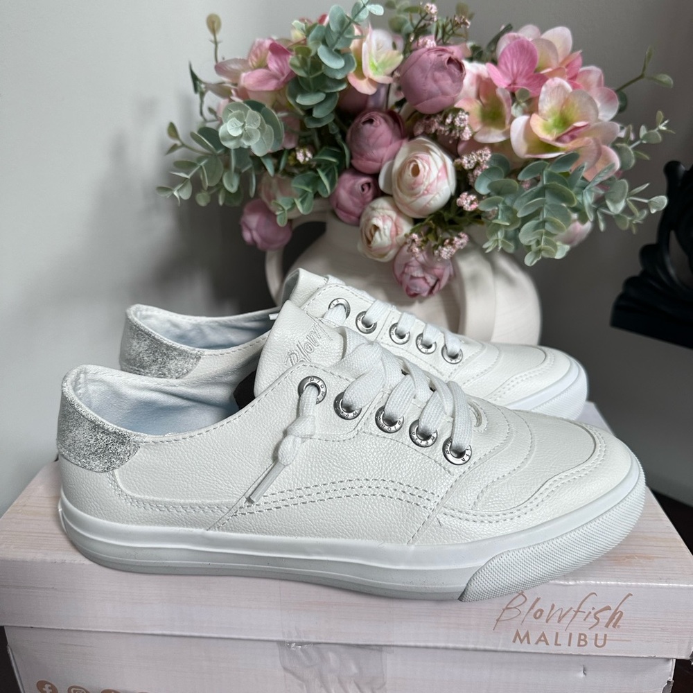 Blowfish white Ella metallic orbital new in box